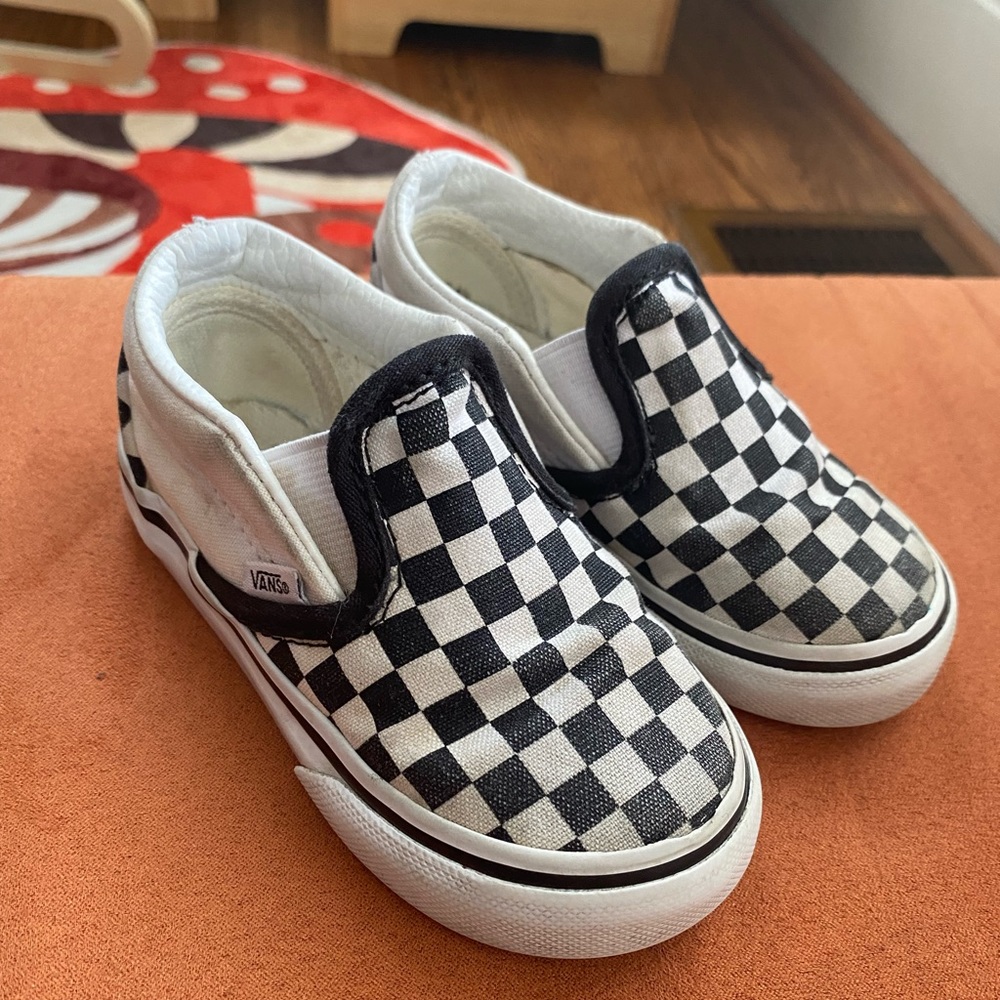 🛹 Black + White Checkered Van Sneakers